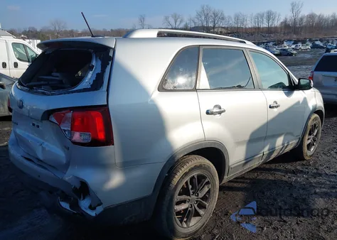 2014 Kia Sorento Lx z USA, uszkodzony, nr VIN 5XYKTDA65EG471878